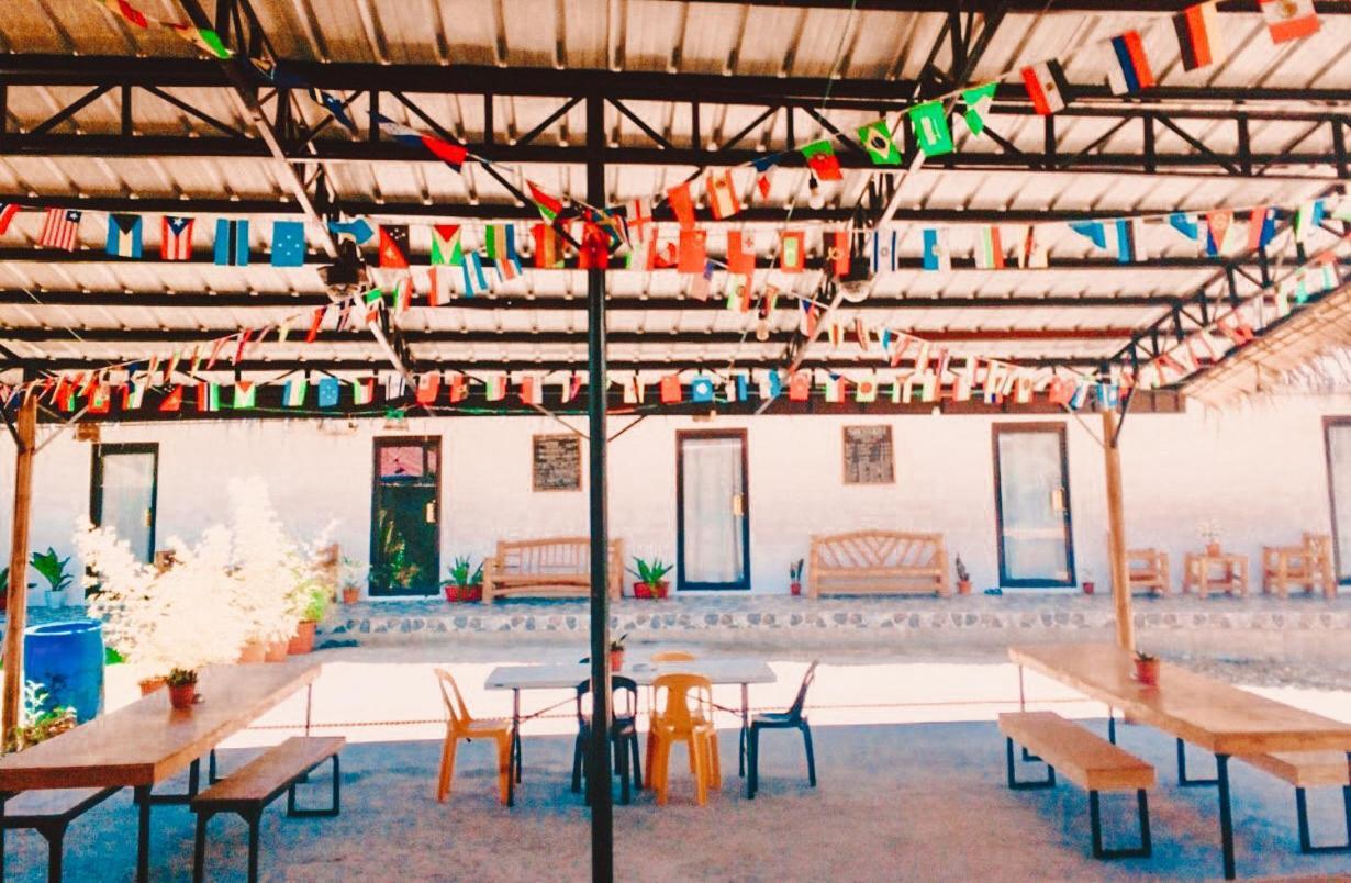 The Hangover Hostel Moalboal Exterior foto